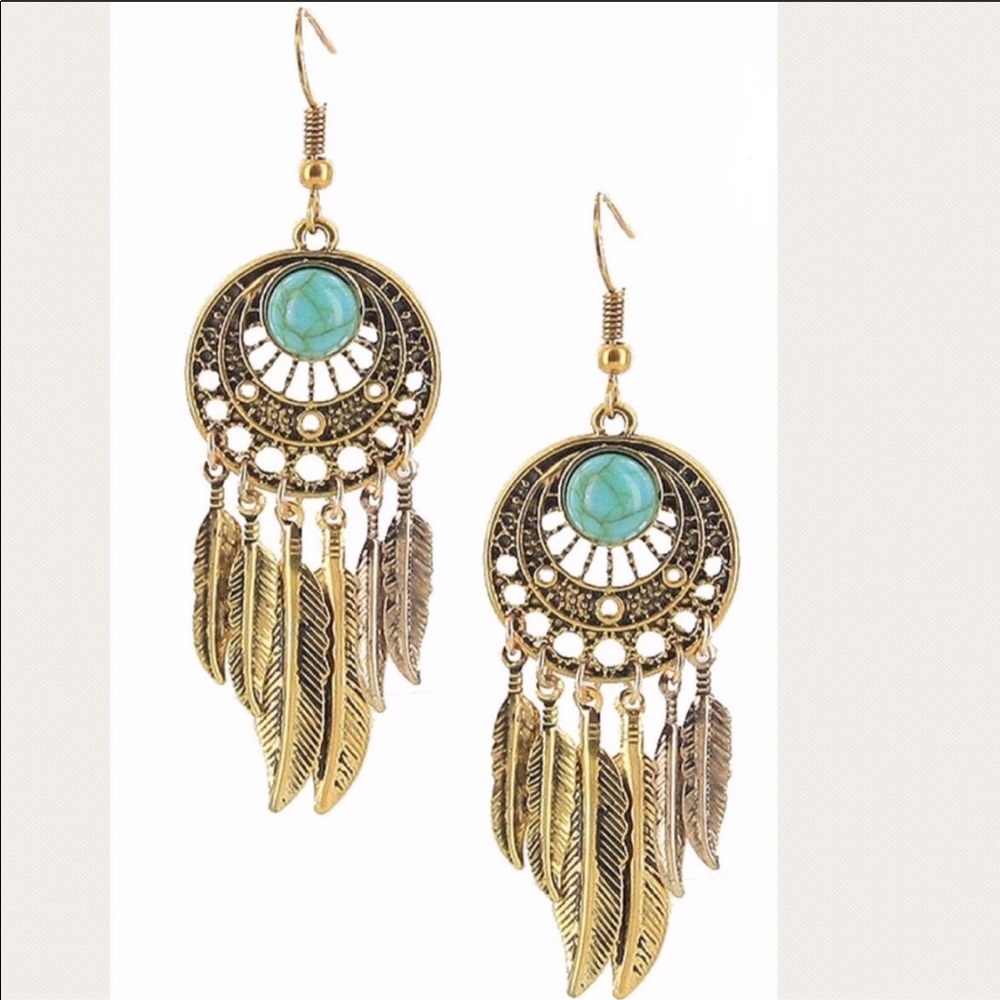 3/$20 Gold tone feather earrings - Picture 1 of 1